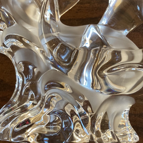 Trio Of Grace Lenox Crystal Dolphins With Frosted Waves Vintage from the 90’s - Picture 6 of 10